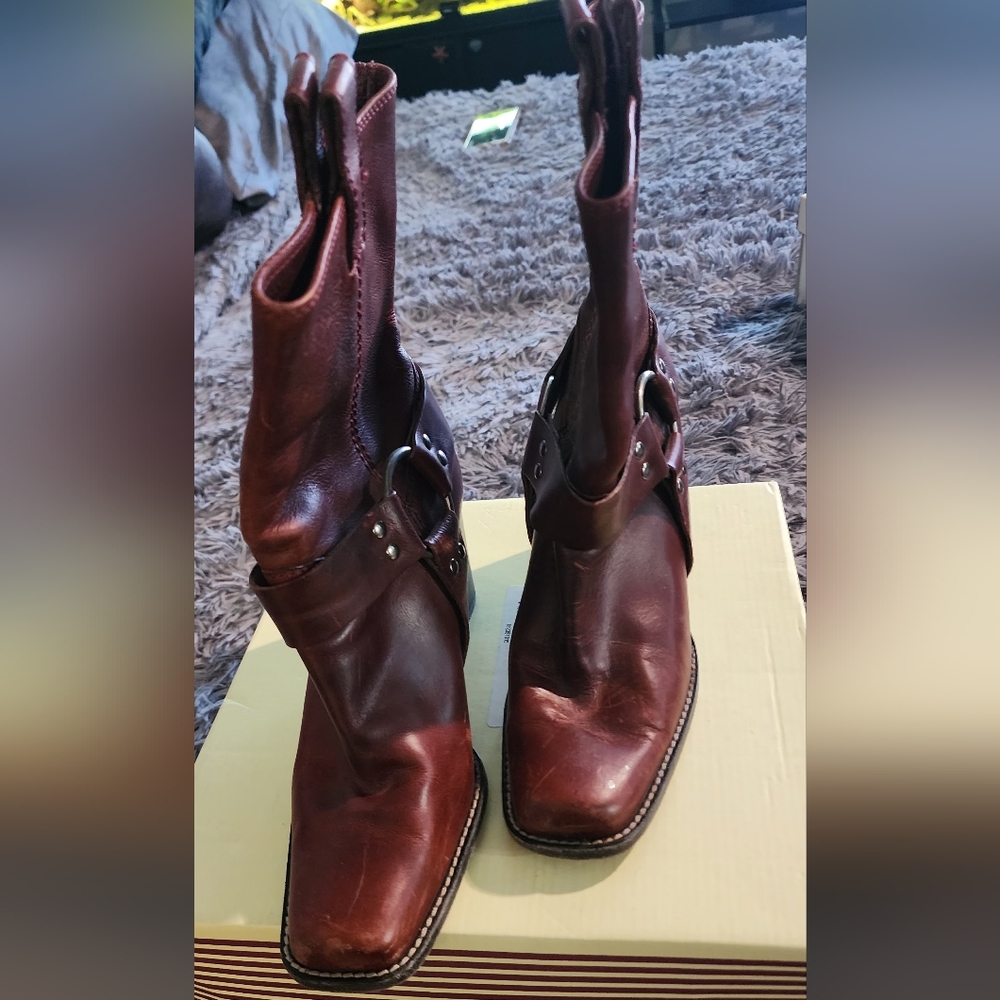 Women's Burgundy Leather Heeled Boots - Picture 3 of 9